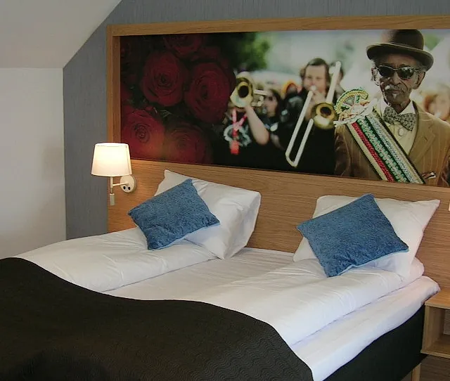 Seng på hotellrom